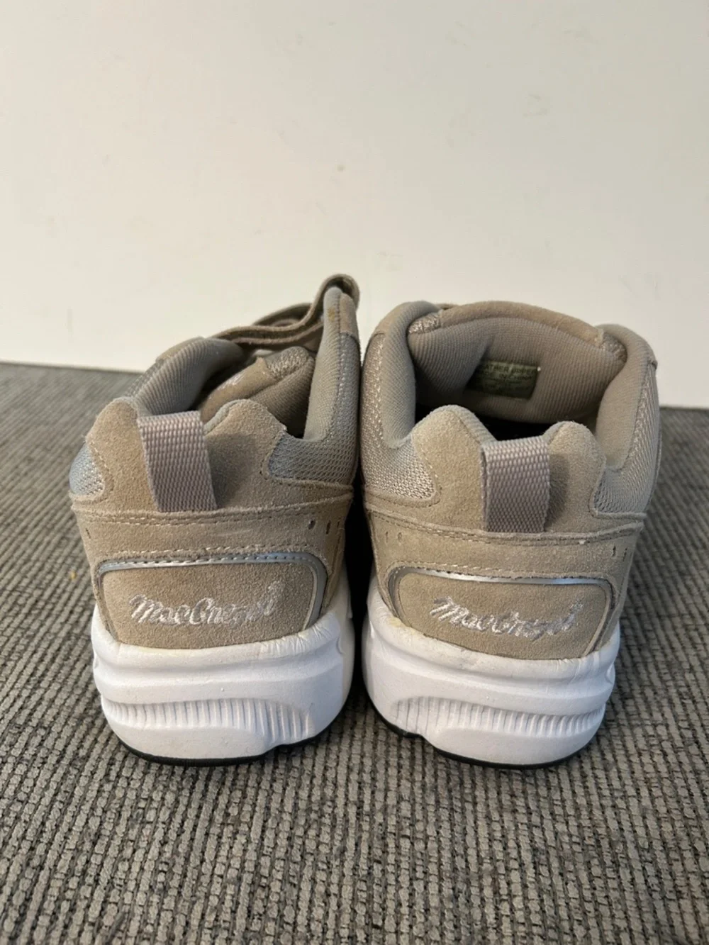 MacGregor athletic sneakers hook-and-loop closure tan leather and mesh 11W